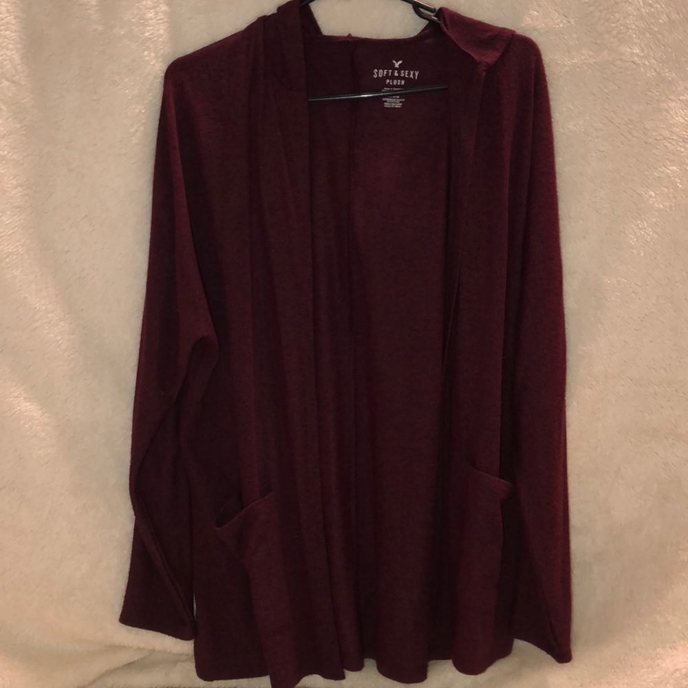 AMERICAN EAGLE Maroon cardigan with hood